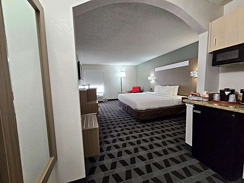 Quality Inn & Suites DFW Airport South