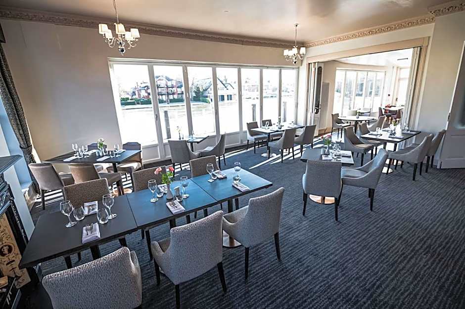 Thames Riviera Hotel