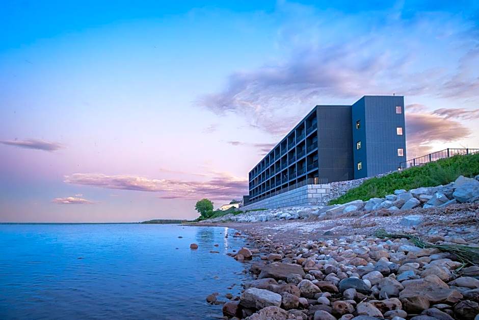 Terrace Bay Hotel - Lakefront