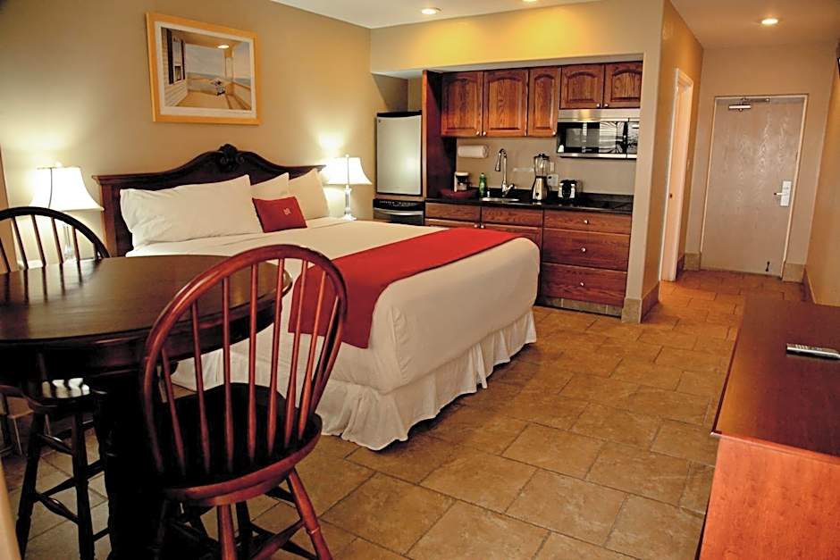 Lake Grassy Inn & Suites