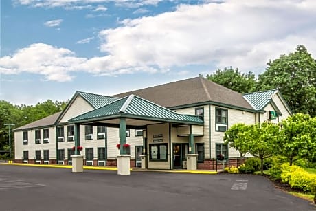 Econo Lodge Glens Falls - Lake George