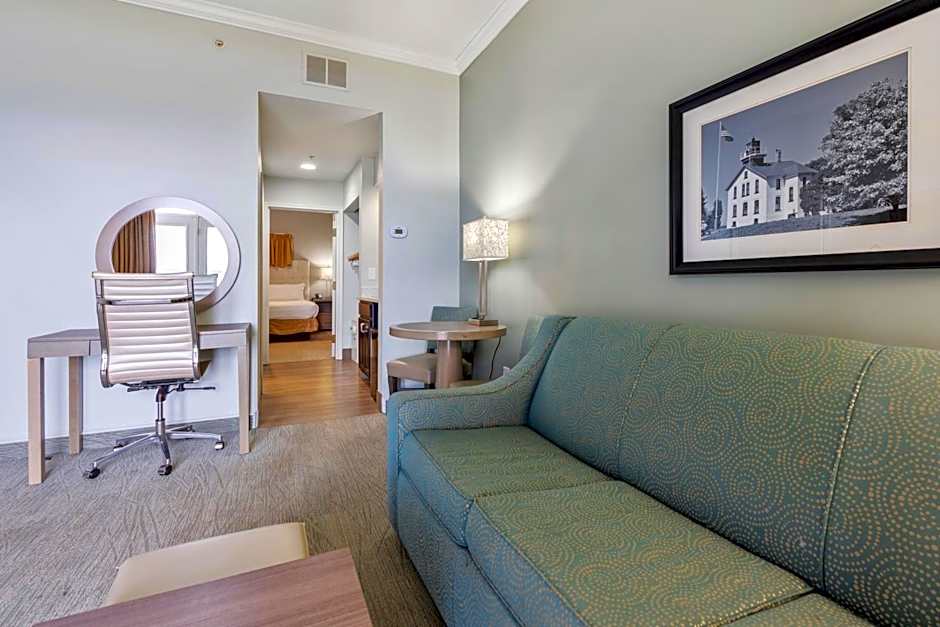 Cherry Tree Inn & Suites