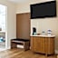 456 Embarcadero Inn & Suites