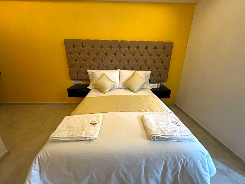 OYO Hotel Familiar Tollan