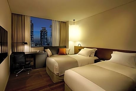 Deluxe City View Twin Room