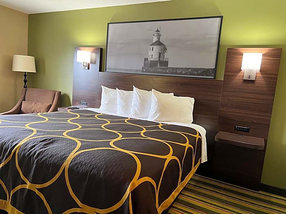 Super 8 by Wyndham Superior WI