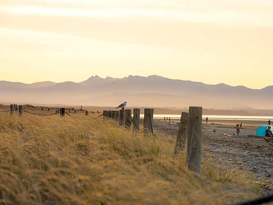 Tāhuna Beach Holiday Park