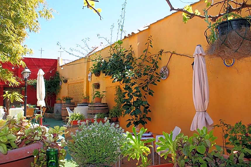 Casa Antiquary - Albergue Turístico