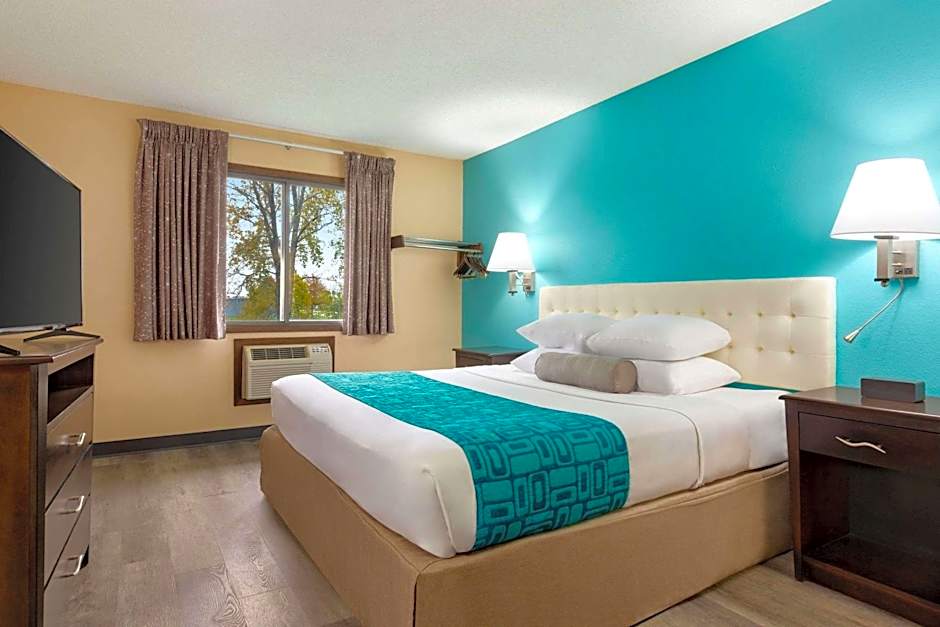 Howard Johnson by Wyndham Waterloo/Cedar Falls