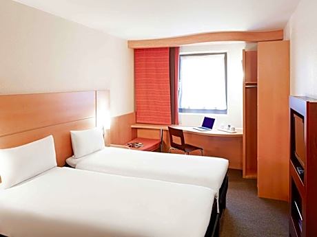 Twin room with 2 beds
