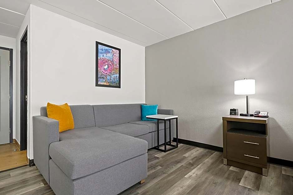 La Quinta Inn & Suites by Wyndham Sturbridge