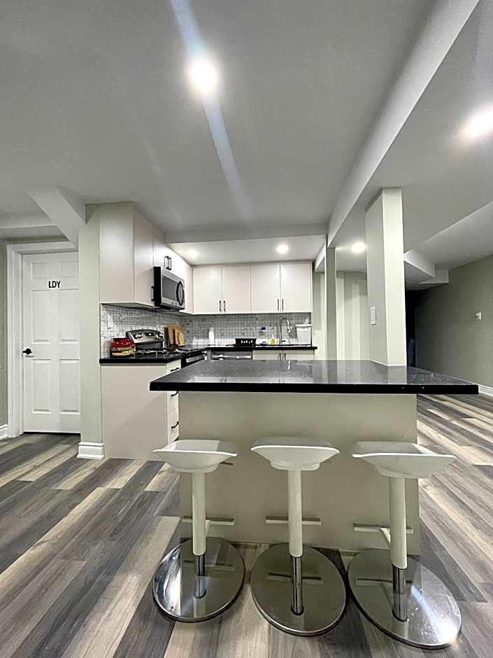 Two Bedroom Basement Ensuite 15 mins from The Niagara Falls