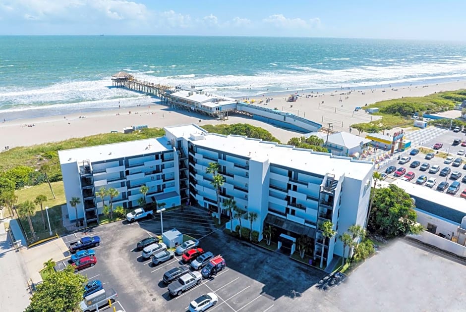 La Quinta Inn & Suites by Wyndham Cocoa Beach Oceanfront