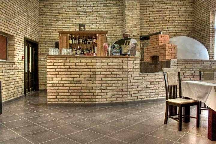 Astoria Hotel & Restaurant