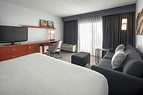King Room with Roll-In Shower - Mobility Access/Hearing Accessible