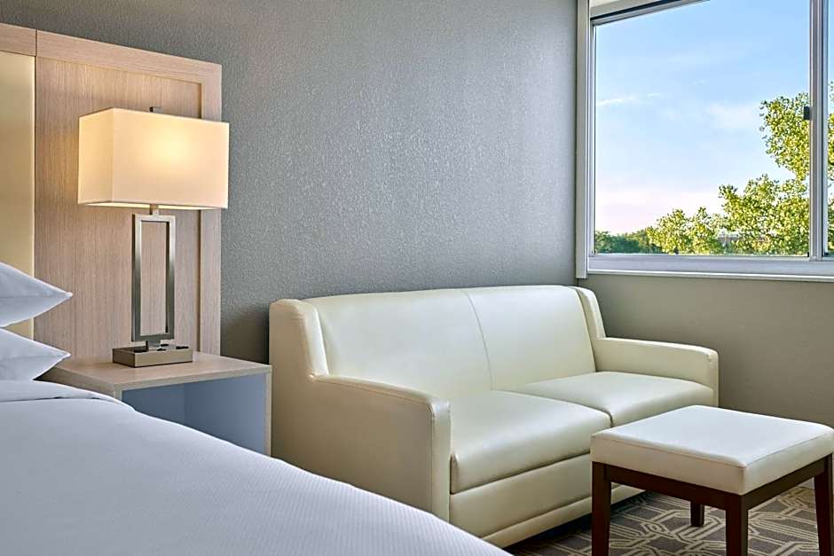 Delta Hotels by Marriott Chicago Willowbrook