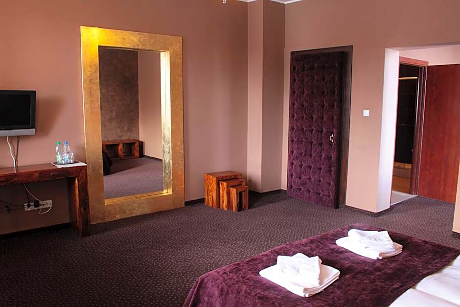 A' PROPOS Hotel, Restauracja, Club