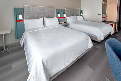 Standard Queen Room with Two Queen Beds - Communications Accessible
