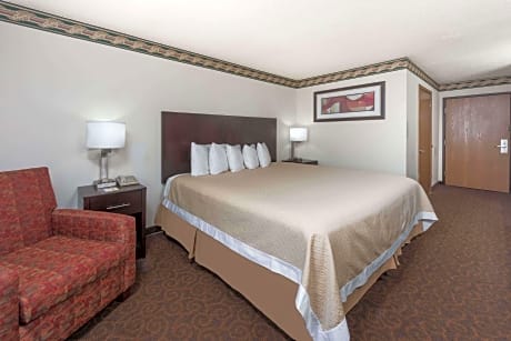 1 King Bed Mobility Accessible Room Non-Smoking