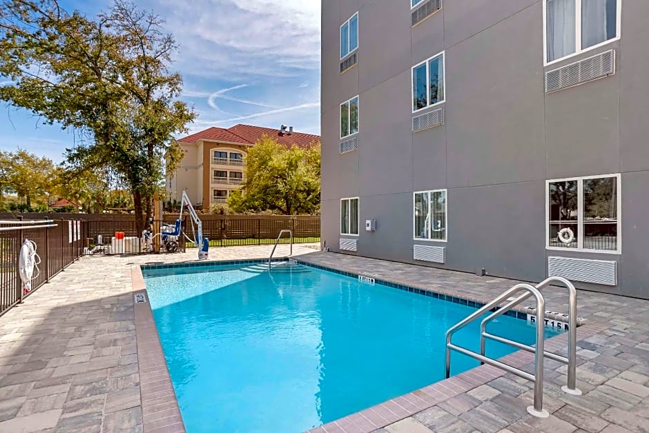Sleep Inn & Suites