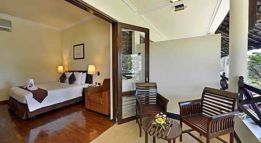 Grand Whiz Hotel Trawas