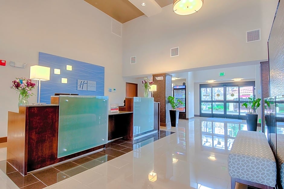 Holiday Inn Express Hotel & Suites Carlsbad Beach