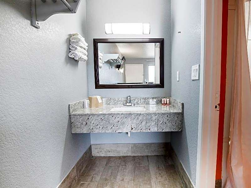 OYO Hotel Lake Charles Hwy 10