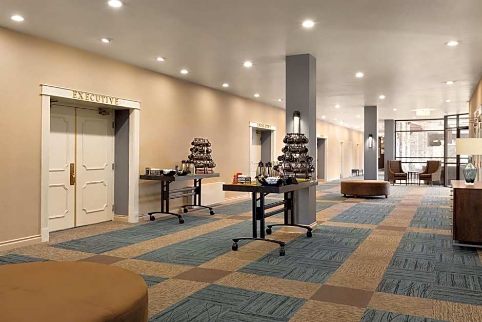 Delta Hotels by Marriott Helena Colonial