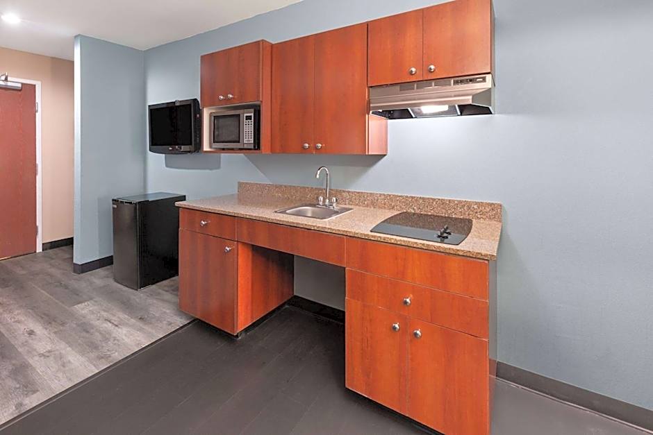 Super 8 by Wyndham Lubbock West 
