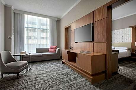 ADA Bathtub W/ Grab Bar, M Club lounge access, Suite, 1 King, Sofa bed, High floor