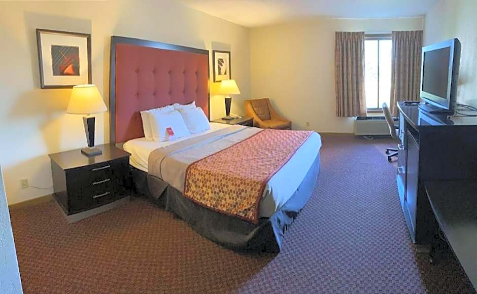 Econo Lodge Inn & Suites Stevens Point