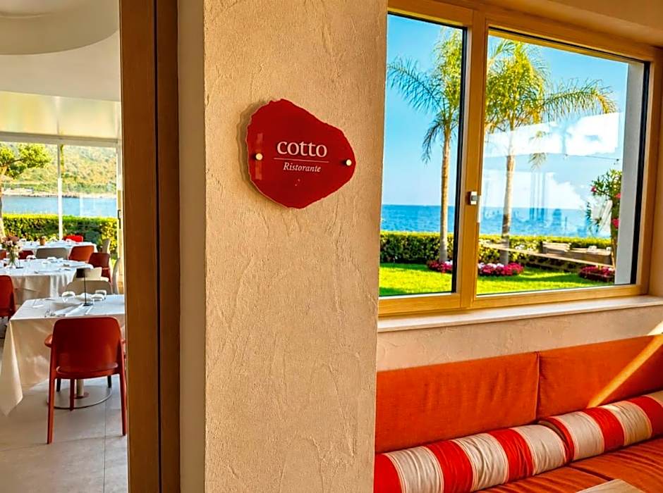 Beach Hotel Terracotta