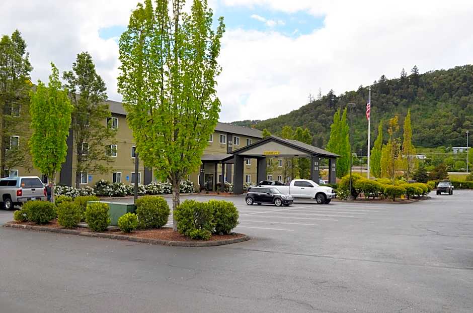 Super 8 by Wyndham Roseburg