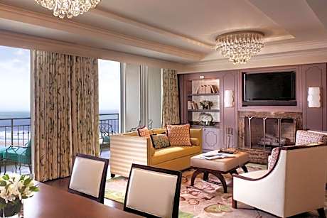 Atlantic Suite, Club Level, 1 Bedroom Suite, 1 King, Sofa Bed, Oceanfront, Top Floor, Balcony