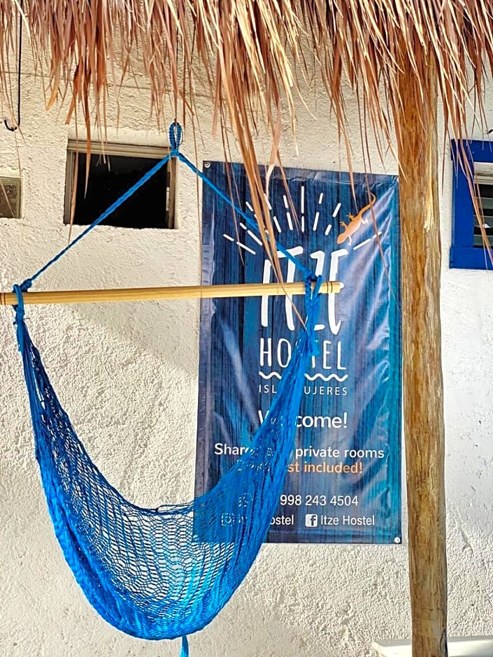 Itzé Hostel
