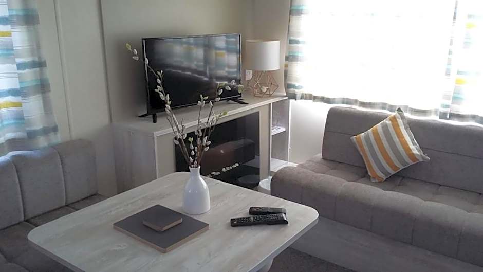 KINGDOM HOLIDAY PARK - Parrot