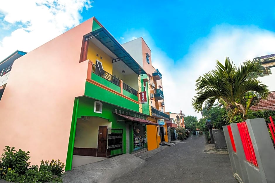 OYO 2165 Alyah Guest House Syariah