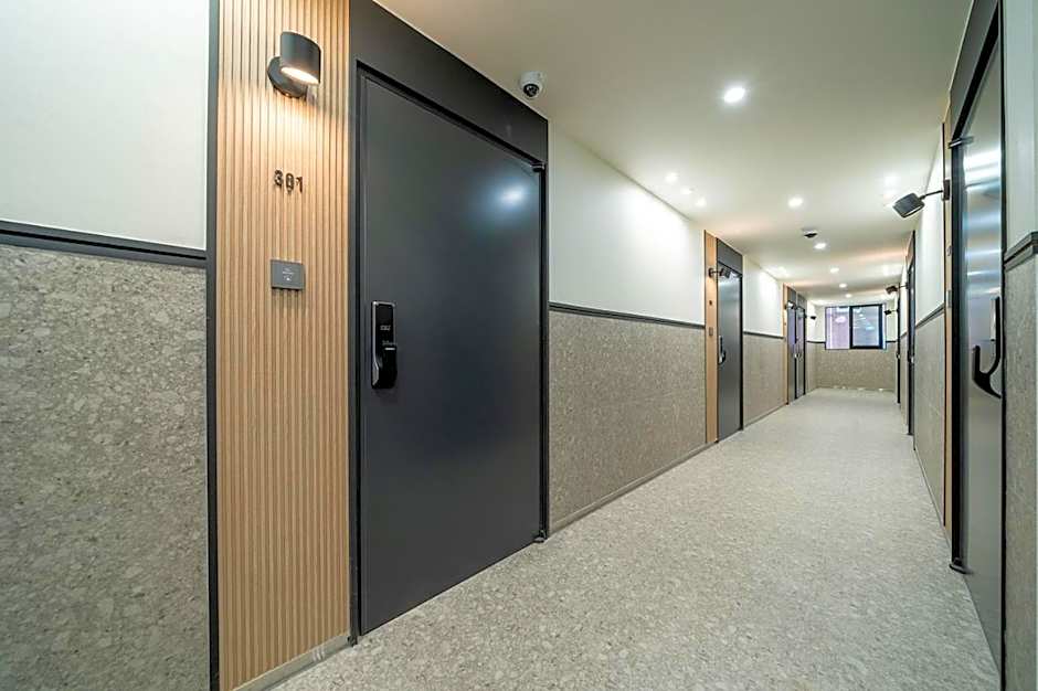 Hound Hotel Gimhae Samgye