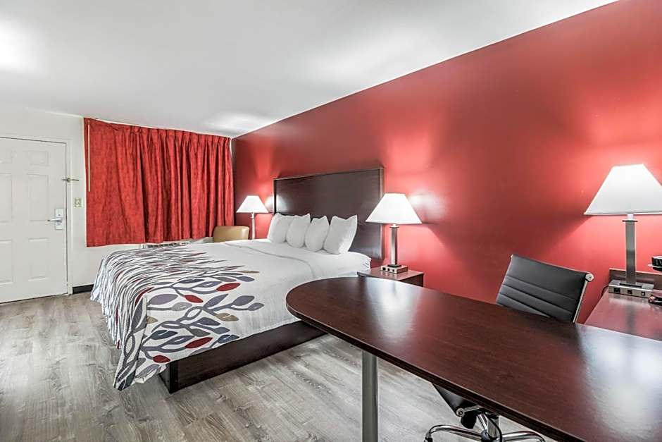 Red Roof Inn Cadiz