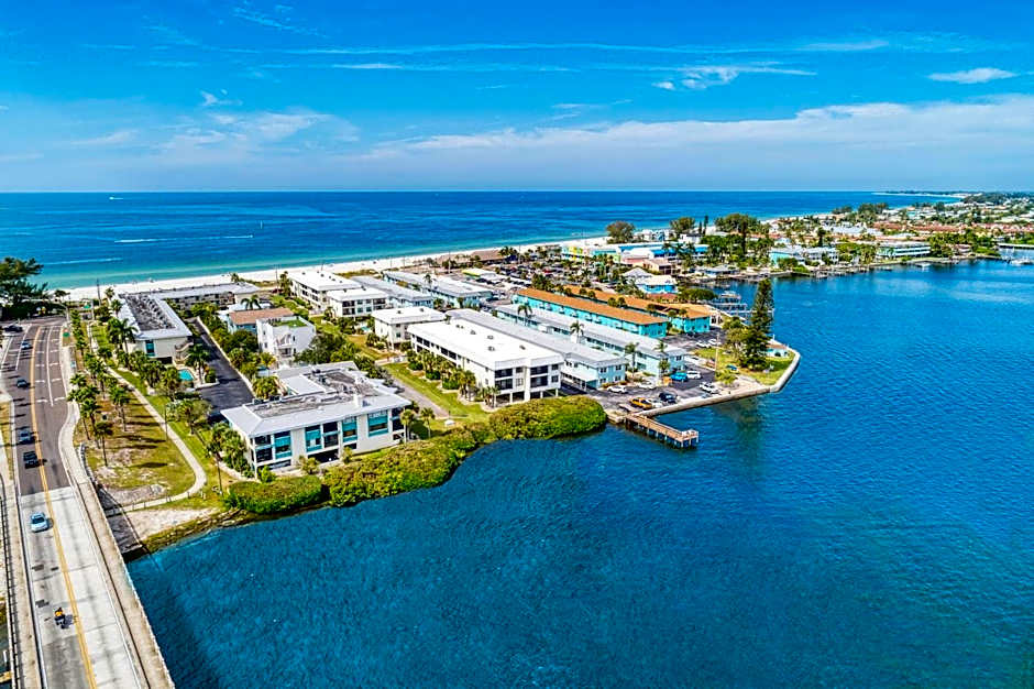 Absolute Anna Maria-Private Beach Access-Heated Pool-Water Views From Every Room