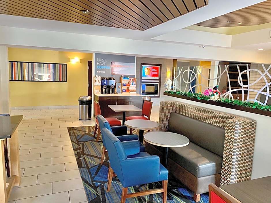 Holiday Inn Express Hotel & Suites Chicago-Libertyville By IHG