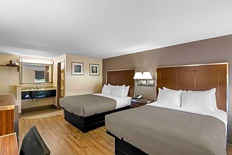 Queen Room with Two Queen Beds - Non-Smoking