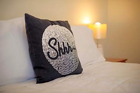 Twin Room with Free Netflix