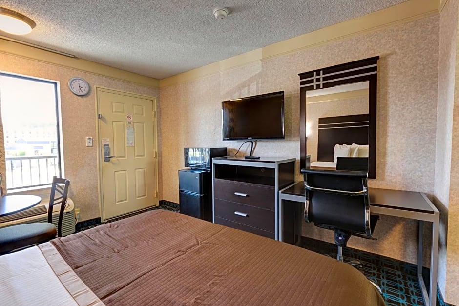 Deluxe Inn - Fayetteville I-95