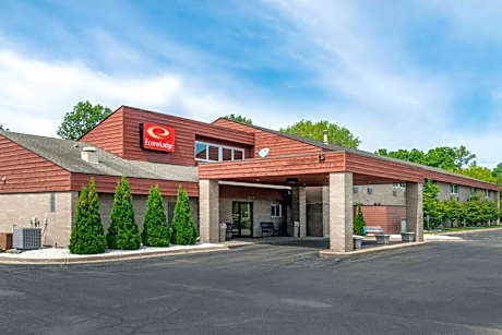 Coratel Inn and Suites By Jasper River Falls