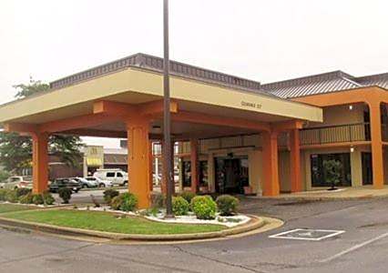 Econo Lodge Inn & Suites Jackson Northwest
