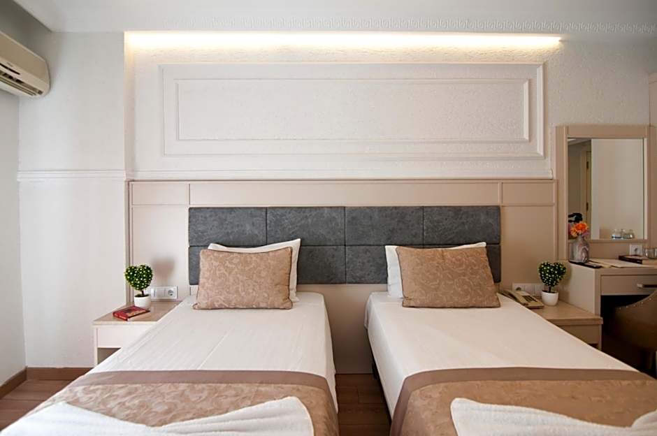 Royce Hotel