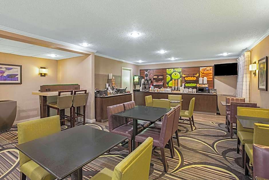 La Quinta Inn & Suites by Wyndham Little Rock North - Mccain Mall