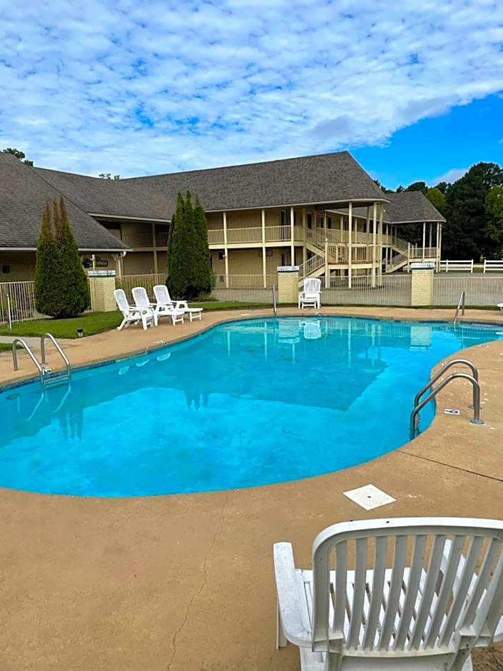 Riverwood Inn