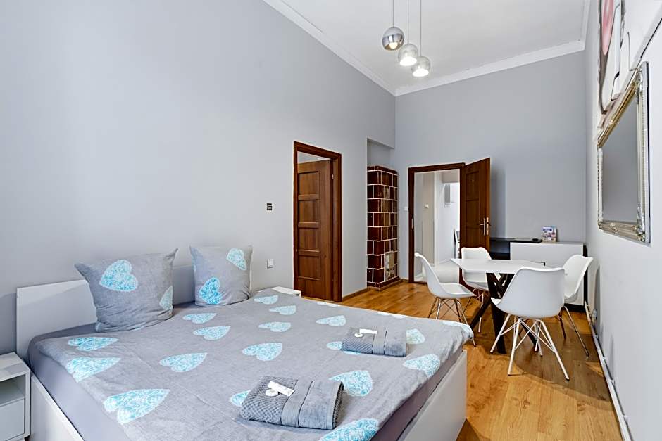 Queen Apartments